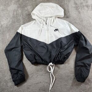 Nike Sportswear Windbreaker Women's Size M Medium Cropped Style NSW